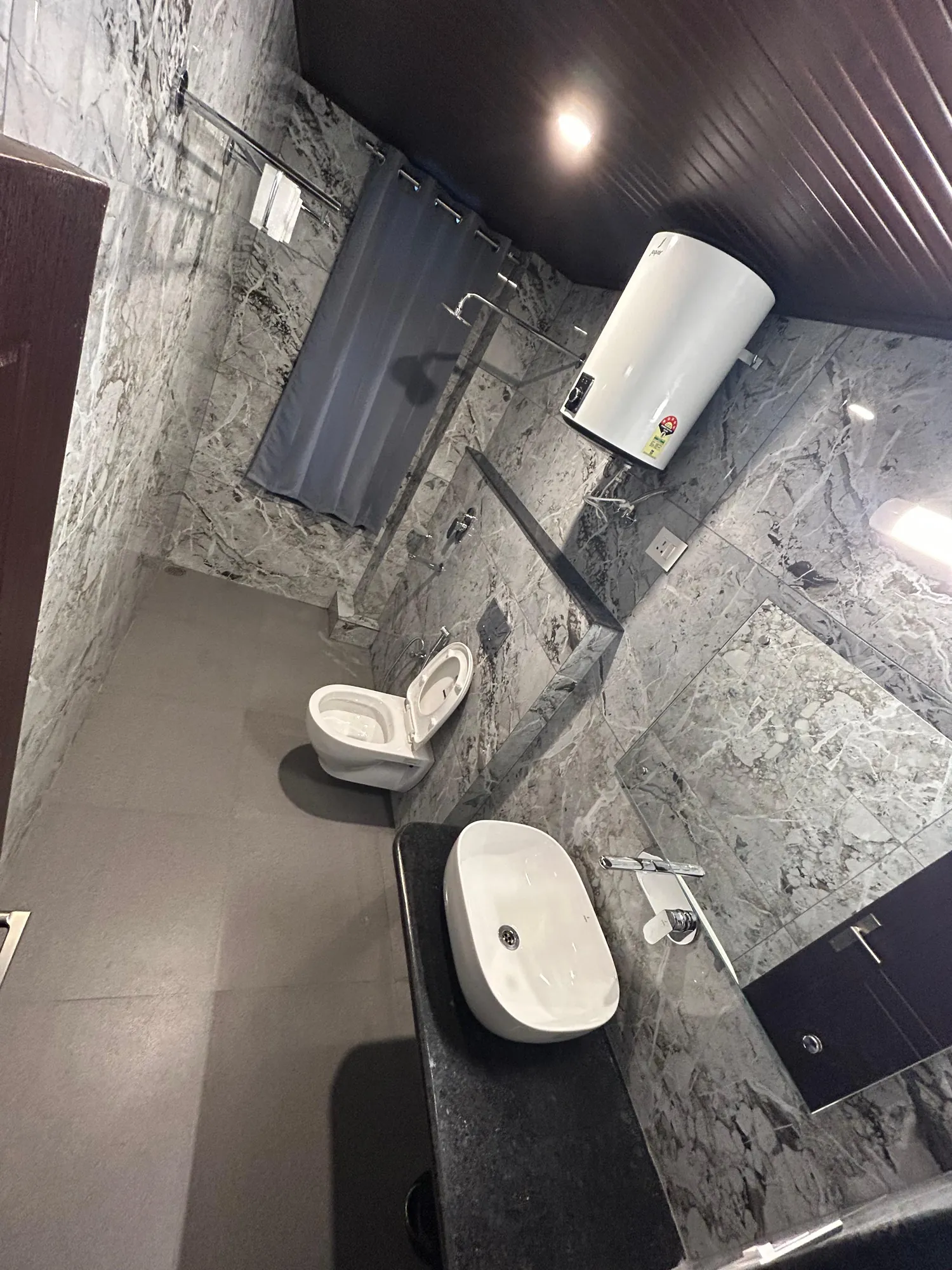 Executive Washroom